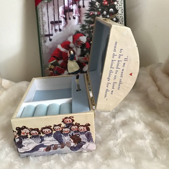 Rare 1980’s Johnny Gruelle Dancing Musical Raggedy Ann Jewelry Box - Picture 6 of 9